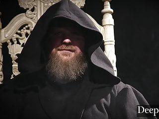 Die geile rothaarige Katrina Jade lässt sich die geilen Löcher besteigen