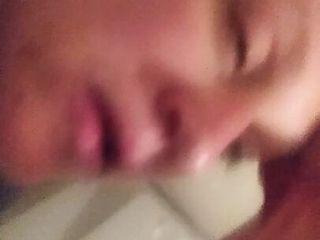 Echte Milf betrügt ihren Mann mit ihrem jungen lover