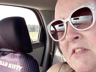 Zoey zeigt ihre Titten am Strand