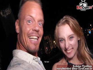 Juneg Sch&uuml;lerin hat Date mit User