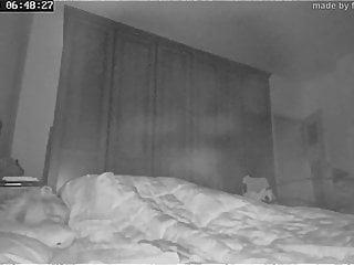 Meine Frau masturbiert vor der versteckten Kamera