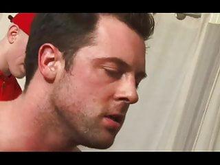 Junge Megan in die enge Möse gefickt