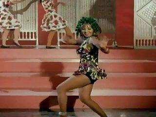 Heisse Milf tanzt nackt vor der Kamera