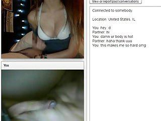 Mädchen mit perfekten Körper zeigt sich vor der Cam