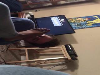 Küsse die Füße der Königin - Fetisch in HD