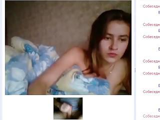 18jährige Russin masturbiert vor der Webcam