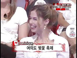 Nackte Frauen zeigen ihre schönen Körper