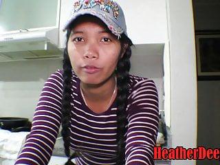 Schwangere Thai Krankenschwester Heather nimmt ihn tief in den Mund