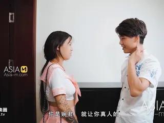 Asiatischer Amateur Analsex mit Cumshot auf den Arsch